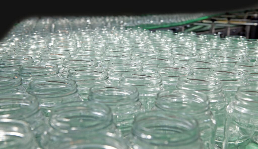 glass-jars-vs-plastic-jars